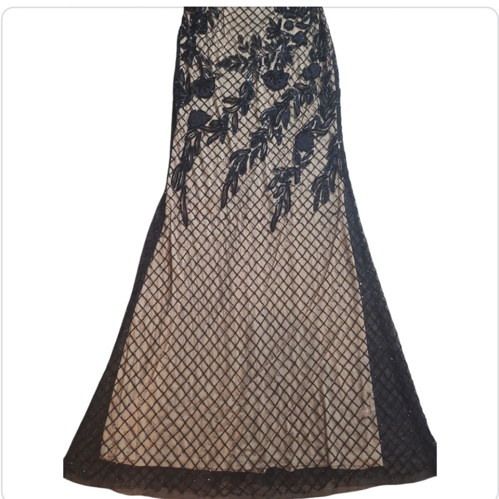 Elegant Black Lace Overlay Long Sleeve Evening Dress - Picture 6 of 13